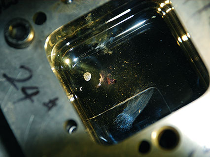 <a href='http://sbkb.com.cn/product/3.htm' class='text_a'>模具激光焊機</a>修復(fù)鏡面模具效果